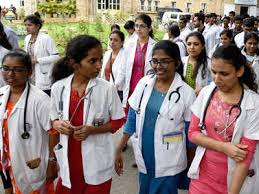 തൃശൂര്‍ മെഡിക്കല്‍ കോളേജില്‍ ഡോക്ടര്‍മാരുടെ ഒഴിവുകള്‍, അങ്കണവാടി കം ക്രഷില്‍ നിയമനം, ആയുഷ് മിഷനില്‍ ജോലി ഒഴിവ്, ട്രെയിനി  ലാബ് ടെക്‌നീഷ്യന്‍ നിയമനം,  റസിഡന്റ് നിയമനം