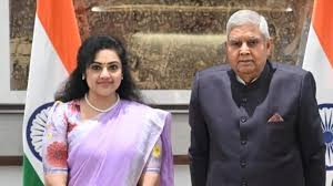 നടി മിന  ബി.ജെ.പിയിലേക്ക്? ഉപരാഷ്ട്രപതിയുമായി കൂടിക്കാഴ്ച