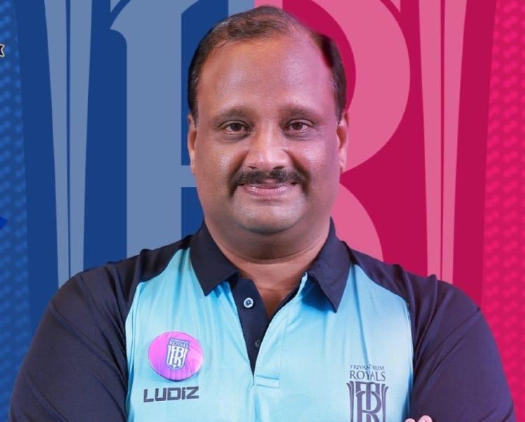 എസ്.മനോജ് അദാണി ട്രിവാന്‍ഡ്രം റോയല്‍സ് മുഖ്യപരിശീലകന്‍