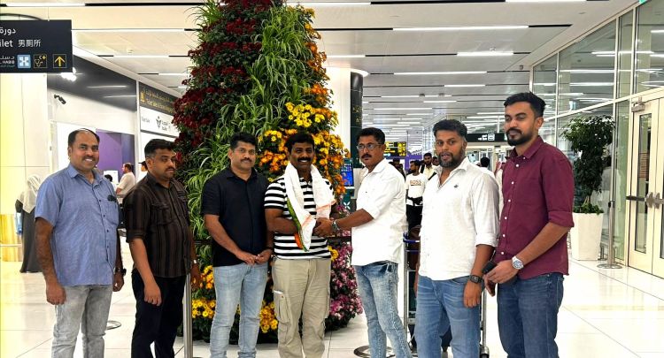 കെ.പി.സി.സി അംഗം ആദം മുല്‍സിക്ക് റിയാദ് വിമാനത്താവളത്തില്‍ സ്വീകരണം