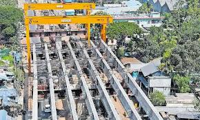  തുറവൂറില്‍ ഉയരപ്പാതയുടെ ഇരുമ്പു ബീം താഴെ വീണു, വന്‍ അപകടം ഒഴിവായി