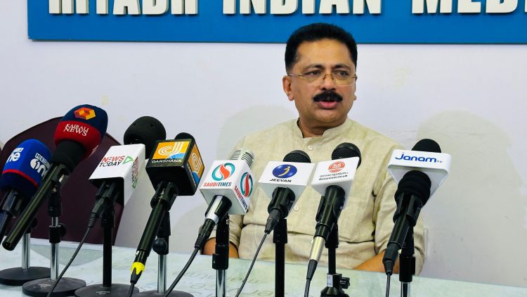 മുസ്ലിം ലീഗ് നേതാക്കള്‍ ട്രസ്റ്റുകള്‍ രൂപീകരിച്ചു പ്രവാസികളെ സാമ്പത്തിക തട്ടിപ്പിന് ഇരയാക്കുന്നുവെന്ന് കെ.ടി. ജലീല്‍