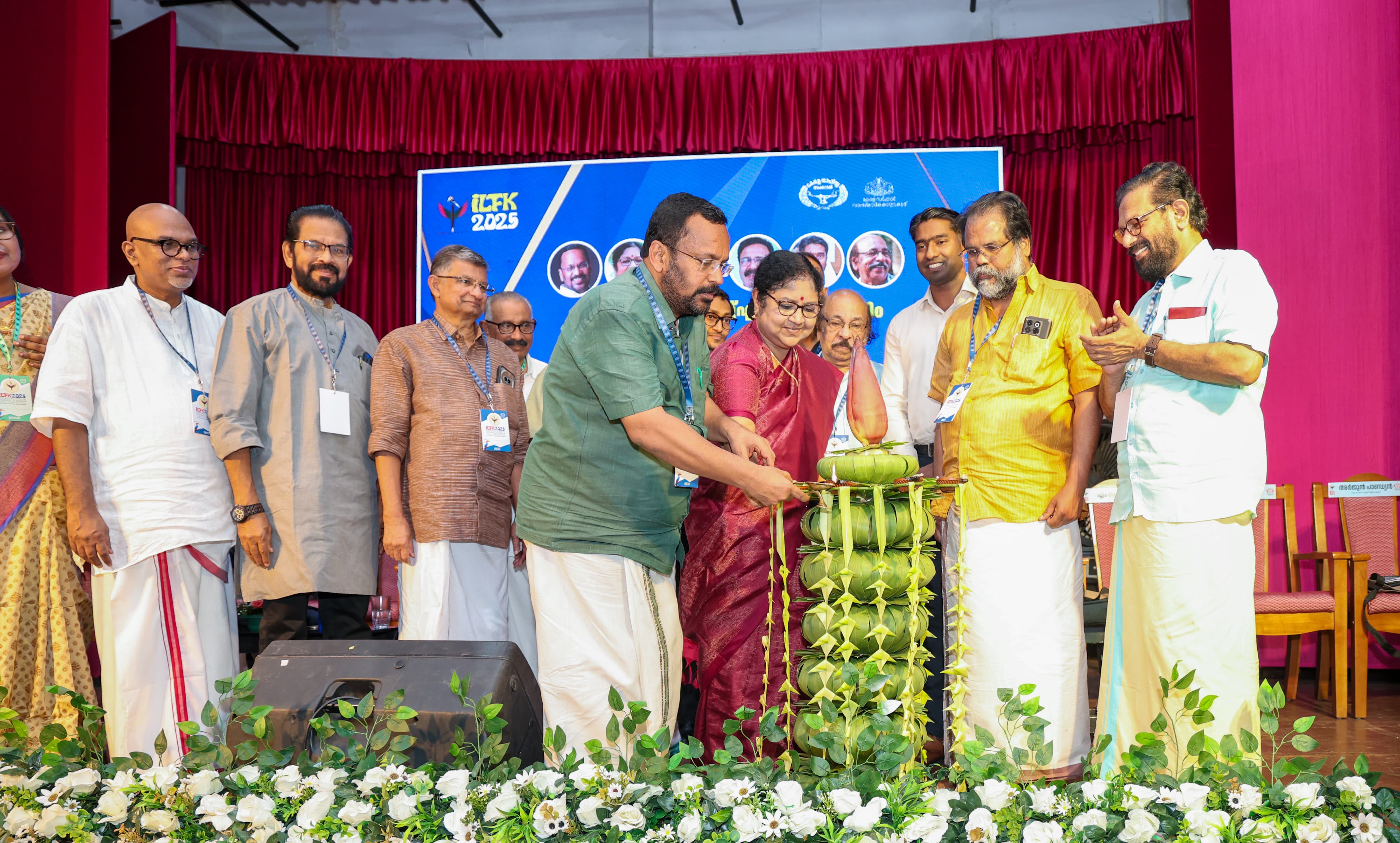 സാർവദേശീയ സാഹിത്യോത്സവത്തിന് തിരിതെളിഞ്ഞു