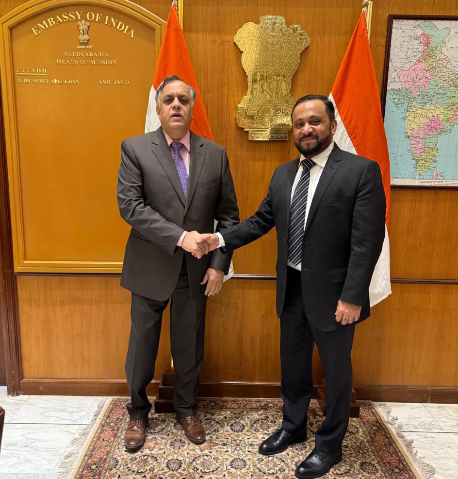 ലുലു ഗ്രൂപ്പ് സൗദി ഡയറക്ടര്‍ മുഹമ്മദ് ഹാരിസ്  ഇന്ത്യന്‍ അംബാസ‍‍ഡറുമായി കൂടിക്കാഴ്ച നടത്തി