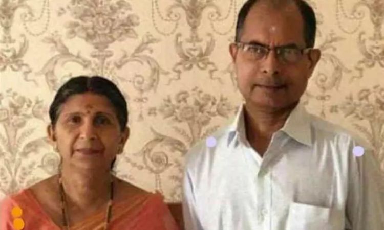 മന്ത്രി എ.കെ.ശശീന്ദ്രന്റെ ബന്ധുവായ ദമ്പതികള്‍ വീടിനുള്ളില്‍ പൊളളലേറ്റ് മരിച്ച നിലയില്‍, മരണം വിദേശത്തുള്ള മകന്‍ വരാന്‍ മണിക്കൂറുകള്‍ ബാക്കിനില്‍ക്കെ
