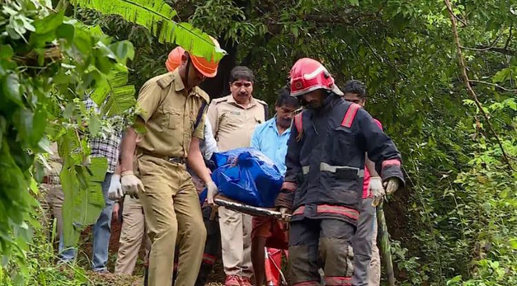 കണ്ണൂര്‍ സ്‌ഫോടനം:  വീട് വീടകക്കെടുത്ത അനൂപ് മാലിക്കിനെതിരെ പൊലീസ് കേസെടുത്തു, പൊട്ടിയത് ഗുണ്ടെന്ന് ബിനീഷ് കൊടിയേരി, പ്രതിയെ ചൊല്ലി സി.പി.എം കോണ്‍ഗ്രസ് പോര്