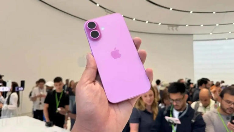 പുതിയ ഐഫോണ്‍ 17 വരുന്നു, ഐഫോണ്‍ 16 പ്ലസിന് വിലക്കുറവ്