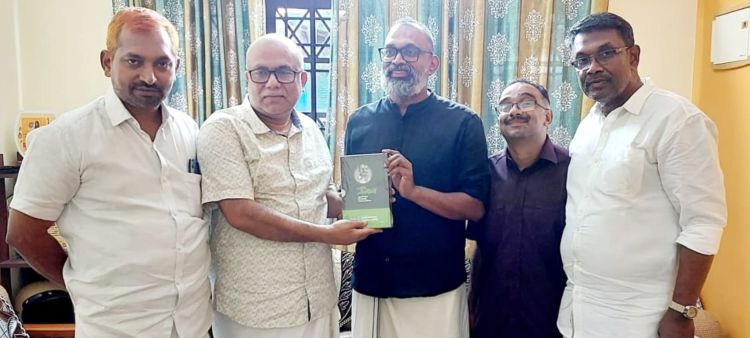 യാ ഹബീബീ' ഹാശിം എഞ്ചിനീയര്‍ ഓര്‍മ്മപുസ്തകം വിതരണോദ്ഘാടനം നിര്‍വഹിച്ചു