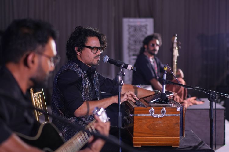 ജിദ്ദ നവോദയോത്സവില്‍ കുളിര്‍മഴയായി റാസയുടെ ഗസല്‍ പെയ്തിറങ്ങി