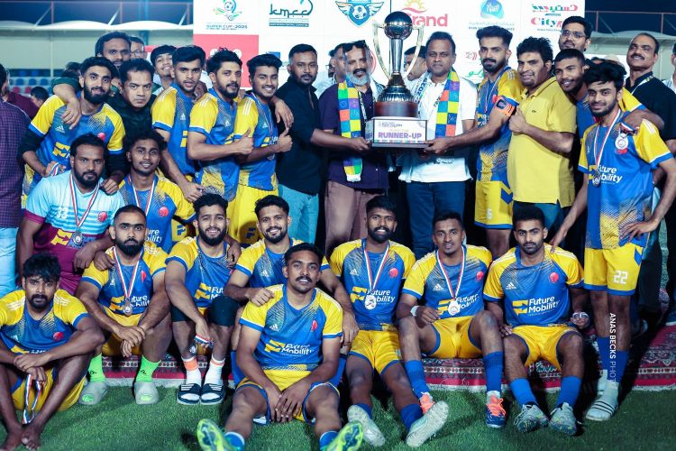   കെഎംസിസി ഗ്രാന്റ്  - റയാന്‍ സൂപ്പര്‍ കപ്പ് കിരീടത്തില്‍ മുത്തമിട്ട് ബ്ലാക് ആന്റ് വൈറ്റ് റയിന്‍മ്പോ എഫ് സി