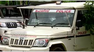  മദ്യപിച്ച് വാഹന പരിശോധന നടത്തി പണം പിടുങ്ങാനെത്തിയ വെഹിക്കില്‍ ഇസ്‌പെക്ടറെ നാട്ടുകാര്‍ പിടികൂടി പോലീസില്‍ ഏല്‍പ്പിച്ചു