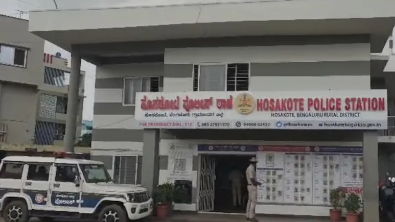 സാമ്പത്തിക പ്രയാസം മൂലം രണ്ടു കുട്ടികളെ കൊലപ്പെടുത്തി യുവാവ് ആത്മഹത്യ ചെയ്തു, യുവതിയെ ബന്ധുക്കള്‍ രക്ഷപ്പെടുത്തി