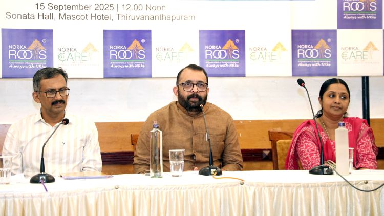 'നോര്‍ക്ക കെയര്‍'; പ്രവാസികള്‍ക്കായുളള രാജ്യത്തെ  ആദ്യ ആരോഗ്യ അപകട ഇന്‍ഷുറന്‍സ് പദ്ധതി