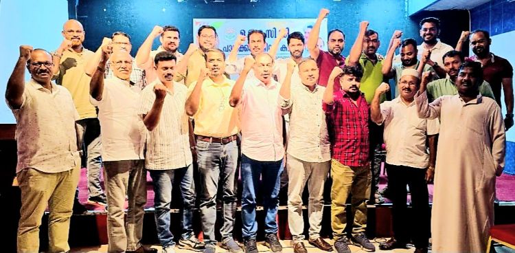 ഷാഫി പറമ്പിലിന് ഒഐസിസിയുടെ ഐക്യദാര്‍ഢ്യം