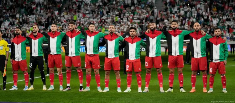 ഫുട്‌ബോള്‍ ഗോള്‍ പോസ്റ്റുകള്‍ക്കുമപ്പുറം