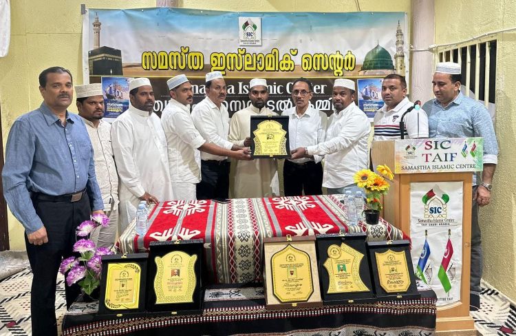 ഉസ്താദ് അഹ്‌മദ് ഹുദവിക്ക് യാത്രയയപ്പ് നല്‍കി