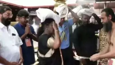  ശബരിമലയില്‍ രാഷ്ട്രപതി ദ്രൗപദി മുര്‍മു ധര്‍മശാസ്താവിനെ ദര്‍ശിച്ചു; ഹെലികോപ്റ്റര്‍ ലാന്‍ഡിംഗില്‍ വിവാദം