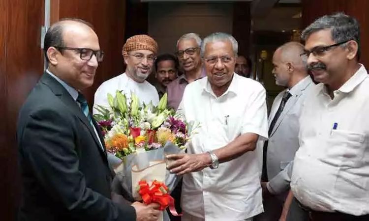 26 വര്‍ഷത്തിനു ശേഷം കേരള മുഖ്യമന്ത്രി മസ്‌കത്തില്‍, മുഖ്യമന്ത്രിക്ക് വന്‍ സ്വീകരണം ഇന്ത്യന്‍ കമ്മ്യൂണിറ്റി ഫെസ്റ്റിവല്‍ ഉദ്ഘാടനം നാളെ