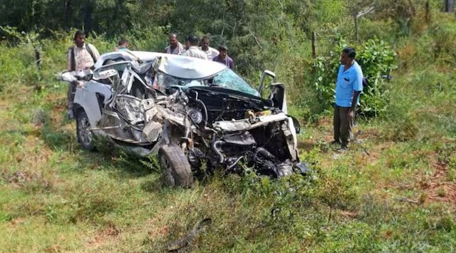 കര്‍ണാടകയില്‍ കാറും ലോറിയും കൂട്ടിയിടിച്ച് മലയാളികളായ രണ്ടു പേര്‍ മരിച്ചു, മൂന്നു പേര്‍ക്ക് പരിക്ക്