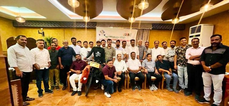  സൈക്കിളില്‍ ലോകം ചുറ്റി സഞ്ചരിക്കുന്ന അരുണ്‍ തഥാഗത്തിന് റിയാദില്‍ എറണാകുളം ജില്ല പ്രവാസി അസോസിയേഷന്‍ സ്വീകരണം