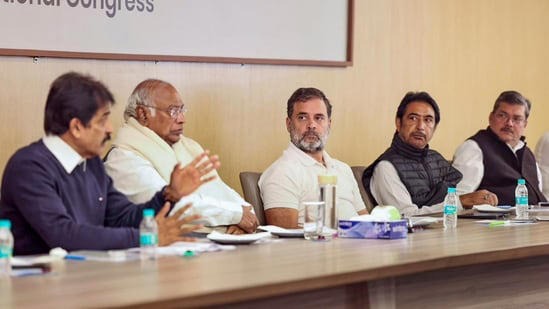 ബിഹാര്‍ തിരഞ്ഞെടുപ്പ് തോല്‍വി: കോണ്‍ഗ്രസില്‍ അച്ചടക്ക നടപടി; ഏഴ് നേതാക്കളെ പുറത്താക്കി