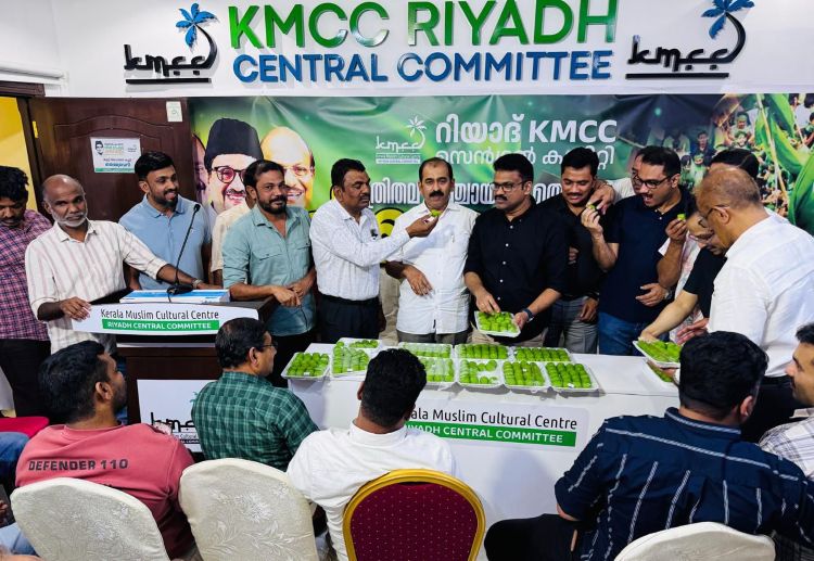 യുഡിഎഫ് ചരിത്ര വിജയം റിയാദില്‍ കെഎംസിസി പ്രവര്‍ത്തകര്‍ ആഘോഷമാക്കി