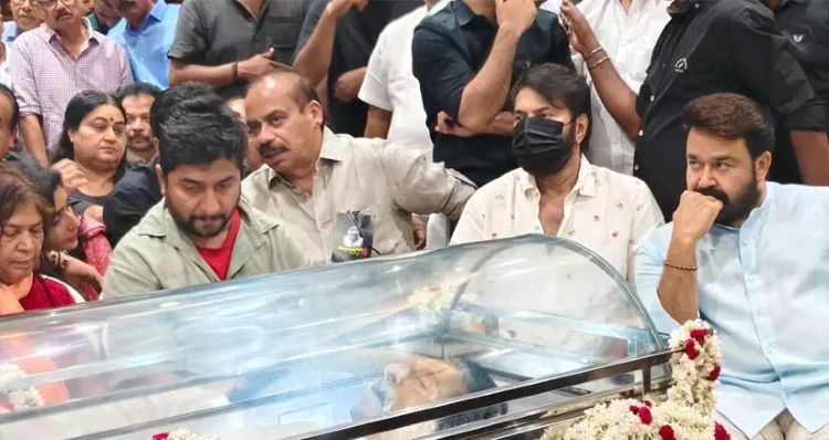  ശ്രീനിവാസന്റെ സംസ്‌കാരം നാളെ പൂര്‍ണ്ണ ഔദ്യോഗിക ബഹുമതികളോടെ ഉദയംപേരൂരിലെ വീട്ടുവളപ്പില്‍