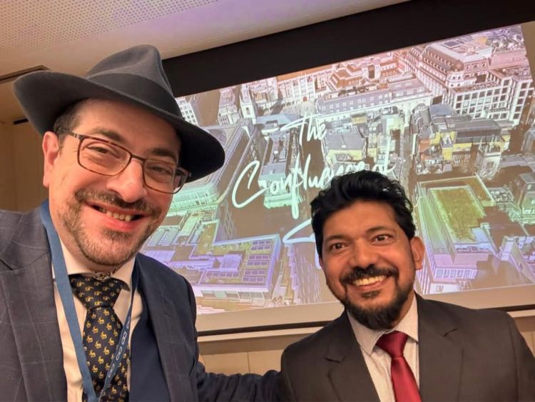 ഇംഗ്ലണ്ടില്‍ നിന്ന്  കൊടുങ്ങല്ലൂരിലേക്ക്: ലോകം പഠിക്കേണ്ട സൗഹൃദത്തിന്റെയും സഹവര്‍ത്തിത്വത്തിന്റെയും കഥ