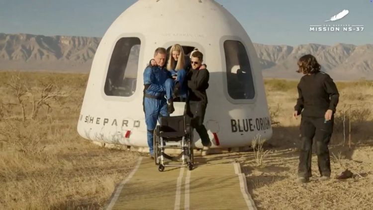 ചരിത്രം തിരുത്തി മിഖായേല; വീല്‍ചെയറില്‍ ബഹിരാകാശത്തെത്തുന്ന ആദ്യ വ്യക്തി