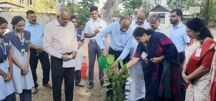   ലോകം ഇത്‌പോലെ നിലനിര്‍ത്താന്‍ വിദ്യാര്‍ത്ഥികള്‍ക്കേ കഴിയൂ -കൊച്ചിന്‍ ഷിപ്യാര്‍ഡ് ചെയര്‍മാന്‍ മധു.എസ്. നായര്‍