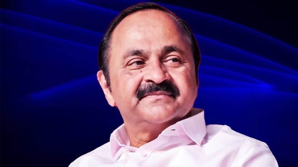 ഓട്ടപ്പാച്ചിലിലും പ്രതിപക്ഷ നേതാവ് വായിച്ചുതീര്‍ത്തത് 60 പുസ്തകങ്ങള്‍, അത്ഭുതം കൂറി സോഷ്യല്‍ മീഡിയ