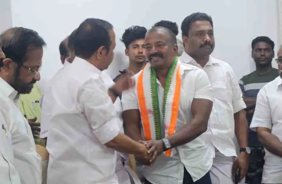 സി.പി.എം രക്തസാക്ഷിയുടെ സഹോദരന്‍ കോണ്‍ഗ്രസില്‍ ചേര്‍ന്നു, ഫണ്ട് മുക്കിയെന്ന് ആരോപണം