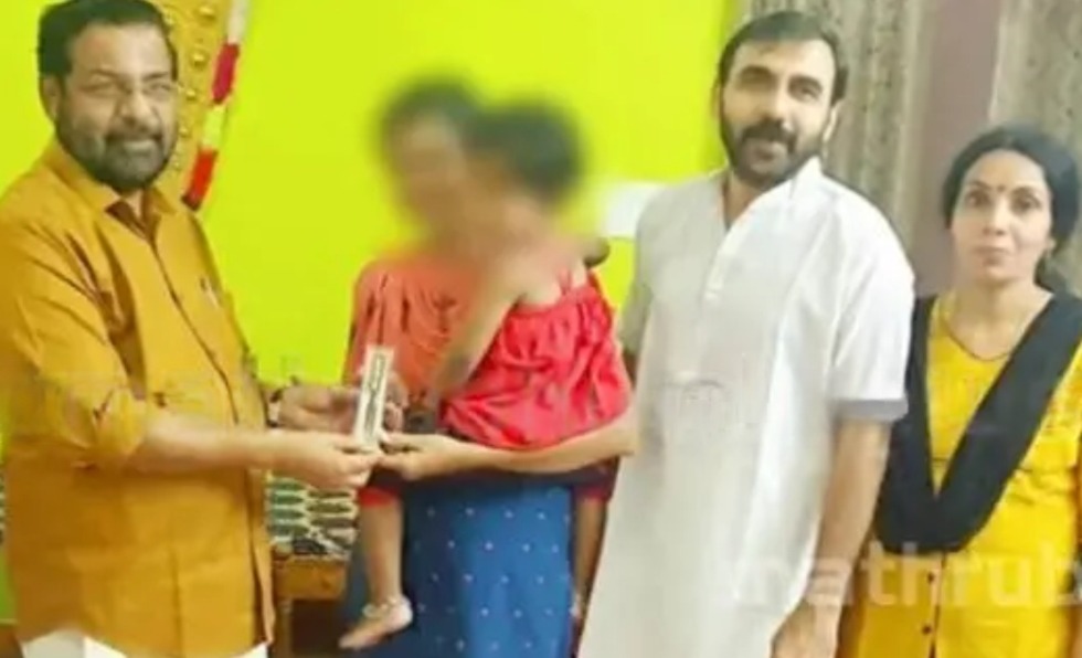 സ്വര്‍ണ്ണക്കടത്ത് കേസ്: കടകംപള്ളിയെ വെട്ടിലാക്കി പുതിയ ചിത്രങ്ങള്‍ പുറത്ത് 