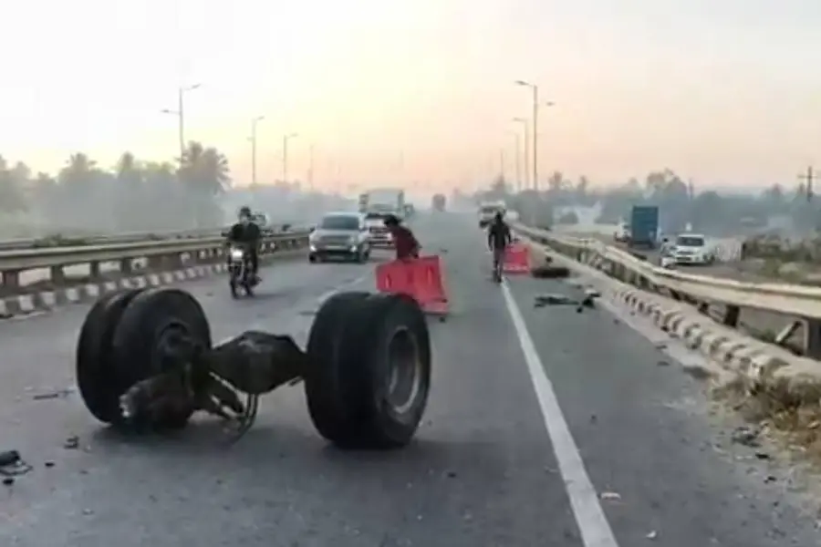 ബെംഗളൂരുവില്‍ വാഹനാപകടം: രണ്ട് മലയാളി വിദ്യാര്‍ഥികളടക്കം 7 പേര്‍ മരിച്ചു