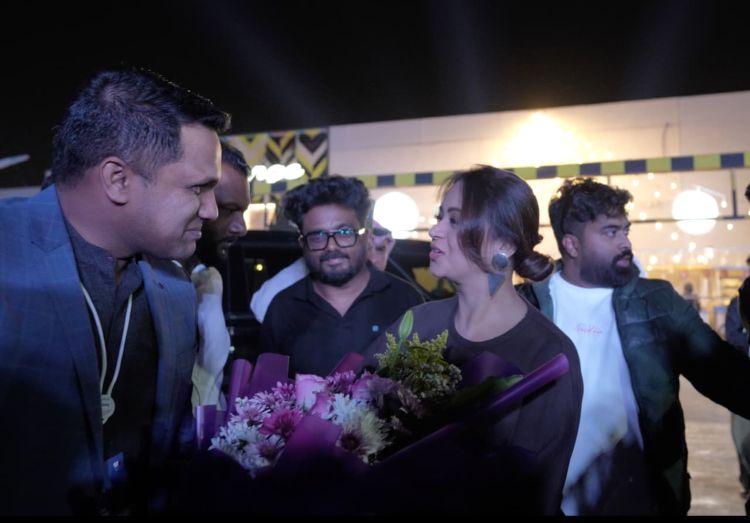 ലുലുവില്‍ 96 മണിക്കൂര്‍ നീളുന്ന റമദാന്‍ ക്രസന്റ്  ഓഫറുകള്‍ക്ക് തുടക്കം; ഓഫറുകള്‍  ഉദ്ഘാടനം ചെയ്ത് നടി ഭാവന