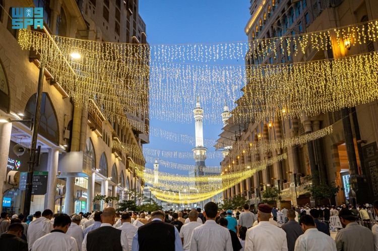 അലംകൃതയായി മക്ക; പ്രഭ ചൊരിഞ്ഞ് വിശുദ്ധ നഗരിയിലെ വീഥികള്‍