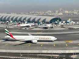 യുഎഇ വ്യോമപാത അടച്ചു; എല്ലാ വിമാനത്തവാളങ്ങളുടെയും പ്രവര്‍ത്തനം നിര്‍ത്തിവെച്ചു, ആയിരക്കണക്കിന് യാത്രക്കാര്‍ ദുരിതത്തില്‍