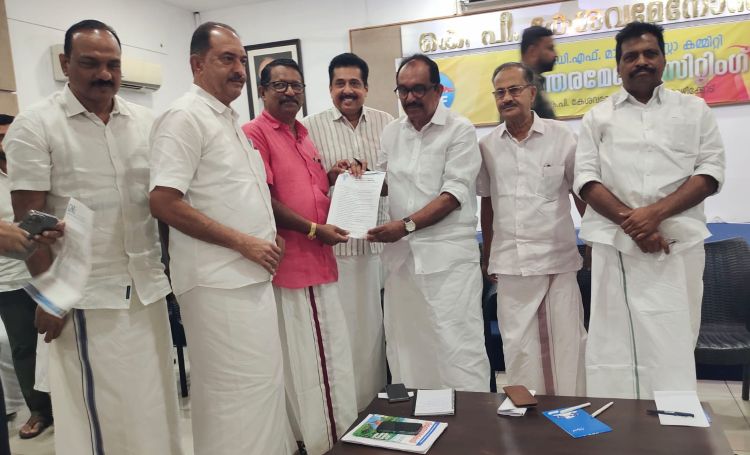  യു ഡി എഫ് മാനിഫെസ്റ്റോ കമ്മിറ്റിക്ക് പ്രവാസി ലീഗ് അവകാശ രേഖ സമര്‍പ്പിച്ചു