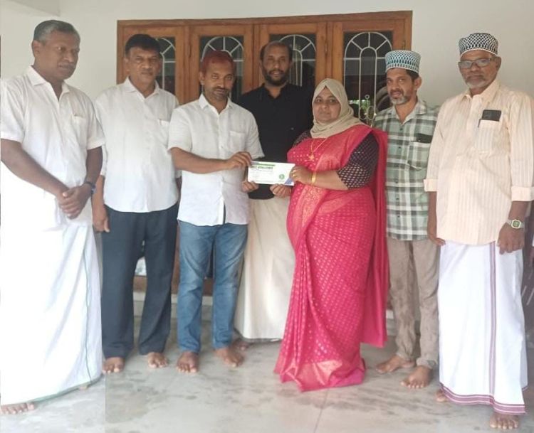 കെ.എം.സി.സി സാമൂഹ്യ സുരക്ഷാ പദ്ധതി ആനുകൂല്യം കൈമാറി