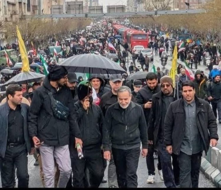 വ്യോമാക്രമണങ്ങളെ വെല്ലുവിളിച്ച് ഇറാന്റെ കുദ്സ് ദിന റാലി; ജനക്കൂട്ടത്തോടൊപ്പം ചേര്‍ന്ന് പ്രസിഡന്റും വിദേശകാര്യ മന്ത്രിയും