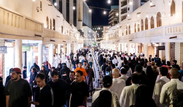 പെരുന്നാള്‍ തിരക്കില്‍ അല്‍ ബലദിലെ ചരിത്ര വിപണികള്‍; പുരാതന തെരുവുകളില്‍ ജനത്തിരക്കേറുന്നു