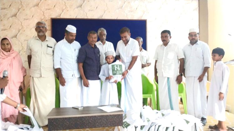 ഫസ് വരിഓര്‍ഫനേജിലെ കുട്ടികള്‍ക്ക് പെരുന്നാള്‍ പുടവകള്‍ കൈമറി