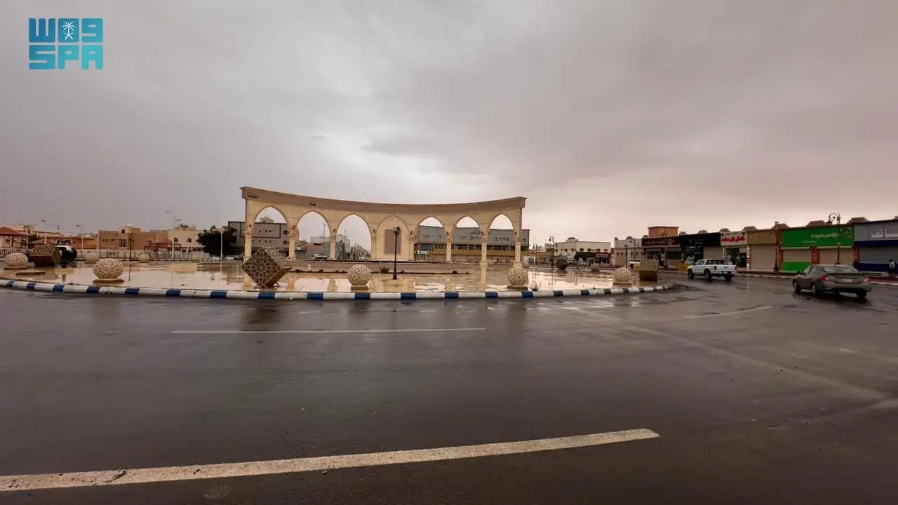 സൗദിയുടെ വടക്കന്‍ അതിര്‍ത്തി മേഖലയില്‍ കുളിര്‍മയേകി മഴപ്പെയ്ത്ത്