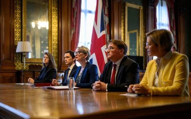 ഹോര്‍മുസ് കടലിടുക്ക് തുറക്കാന്‍ ലോകരാജ്യങ്ങളുടെ കൂട്ടായ്മ; ചര്‍ച്ചകള്‍ക്ക് തുടക്കമിട്ട് ബ്രിട്ടനും ഫ്രാന്‍സും, അമേരിക്ക വിട്ടുനിന്നു, സൈനിക പ്ലാനര്‍മാരുടെ പ്രത്യേക യോഗം അടുത്ത ആഴ്ച