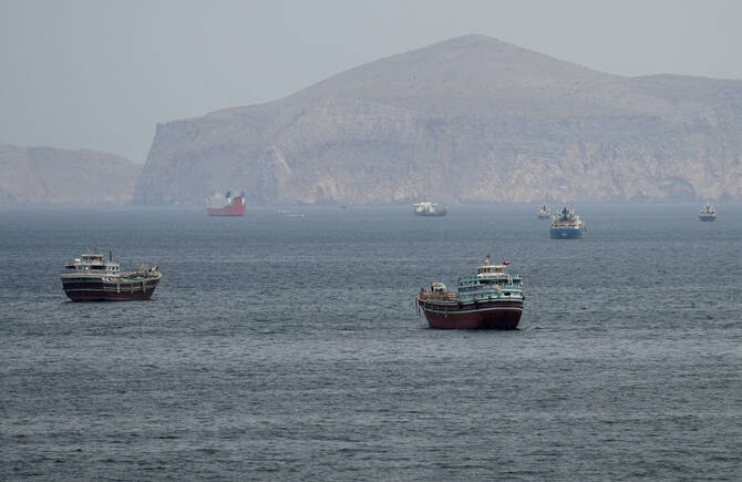  ഹോര്‍മുസ് കടലിടുക്ക് തുറക്കില്ല: രണ്ട് ചരക്കുകപ്പലുകള്‍ പിടിച്ചെടുത്തു; ഇറാന്‍ നിലപാട് കടുപ്പിക്കുന്നു