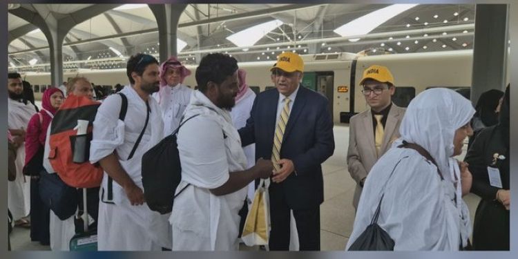  ഇന്ത്യന്‍ ഹജ്ജ് തീര്‍ത്ഥാടകരുടെ സൗകര്യങ്ങള്‍ വിലയിരുത്തി സ്ഥാനപതി ഡോ. സുഹേല്‍ ഖാന്‍ മക്കയില്‍, തീര്‍ഥാടകര്‍ക്ക് ഹറമൈന്‍ ട്രെയിന്‍