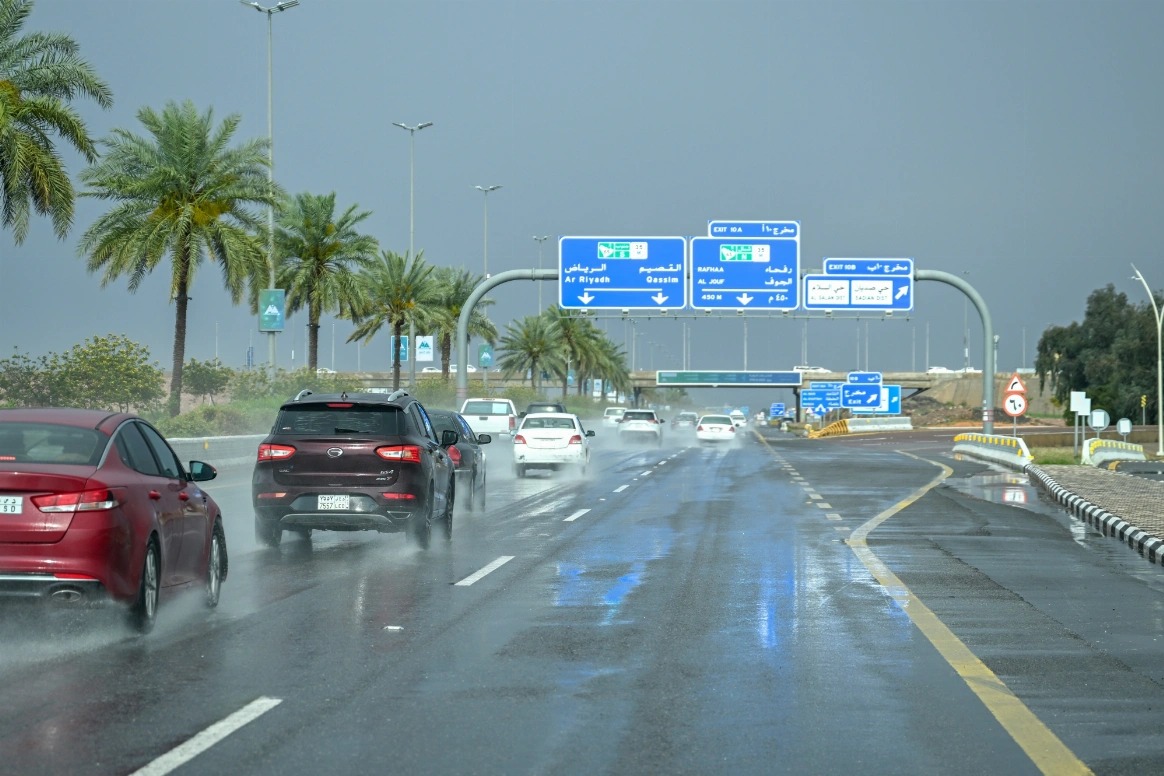 സൗദിയില്‍ പലേടത്തും കനത്ത മഴയ്ക്കും ഇടിമിന്നലിനും സാധ്യത; ജാഗ്രതാ നിര്‍ദ്ദേശം