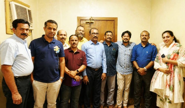 കേരളം വലത്തോട്ട്; യുഡിഎഫ് ശക്തമായ തിരിച്ചുവരവ് നടത്തുമെന്ന് ഒഐസിസി