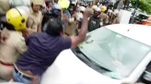 റെയ്ഡില്‍ പ്രതിഷേധിച്ച് തിരുവനന്തപുരത്ത് സി.പി.എം പ്രവര്‍ത്തകര്‍ ഇ.ഡി ഉദ്യോഗസ്ഥരുടെ വാഹനം ആക്രമിച്ചു