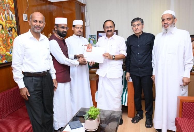  പ്രവാസി പെന്‍ഷന്‍ പുനഃസ്ഥാപിക്കാന്‍ നടപടി: മുഖ്യമന്ത്രി;  ഐ സി എഫ് നേതാക്കള്‍ കൂടിക്കാഴ്ച നടത്തി